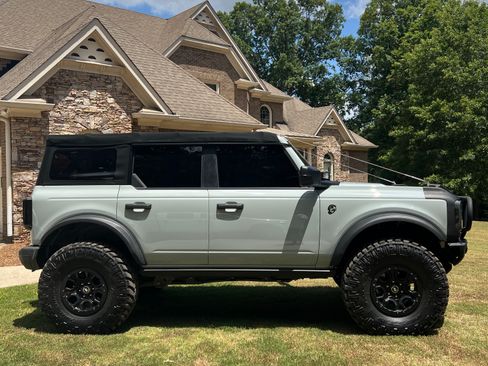 Used 2022 Ford Bronco Badlands image 2