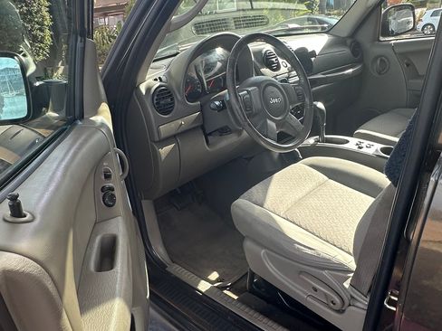Used 2006 Jeep Liberty Renegade w/ Trailer Tow Group AWD/4WD image 15