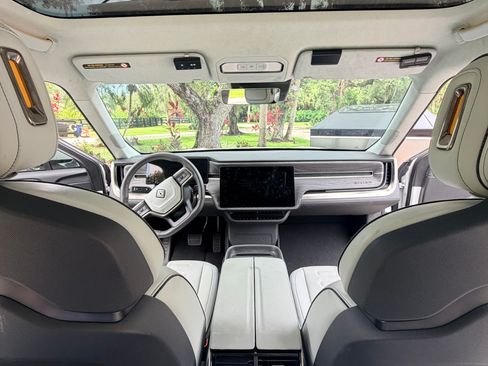 Used 2025 Rivian R1S Adventure AWD/4WD image 9