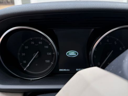 Used 2019 Land Rover Discovery SE image 5