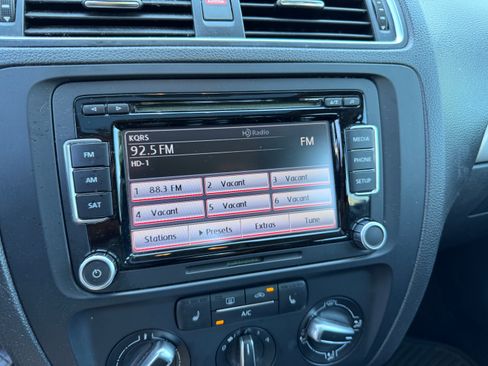 Used 2013 Volkswagen Jetta SE FWD image 15