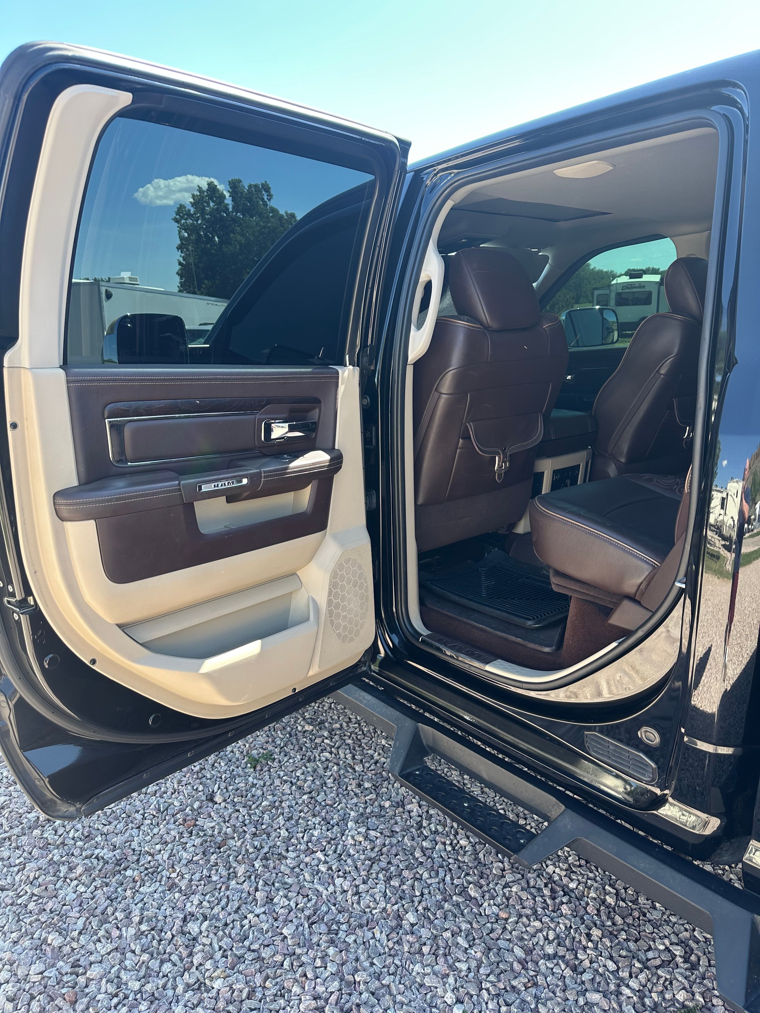 Used 2014 RAM 2500 Longhorn w/ Convenience Group AWD/4WD image 11