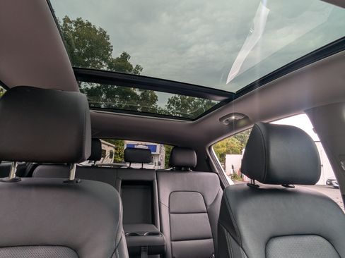 Used 2022 Kia Sportage EX w/ EX Technology Package image 8