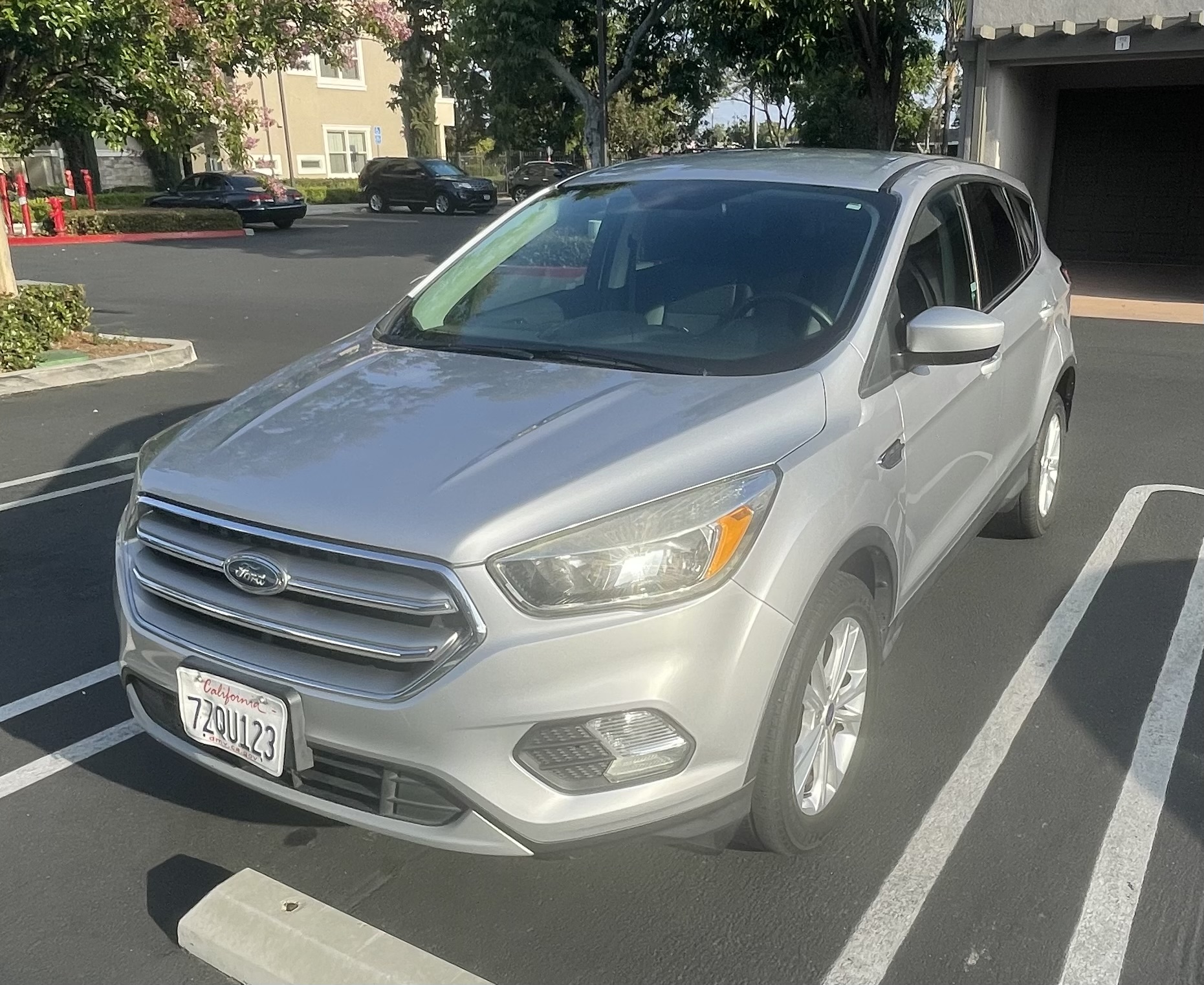 Used 2017 Ford Escape SE FWD image 1