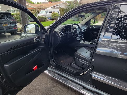 Used 2011 Jeep Grand Cherokee Laredo image 17