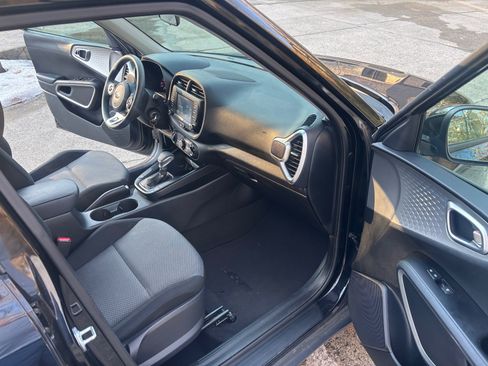 Used 2020 Kia Soul LX image 11