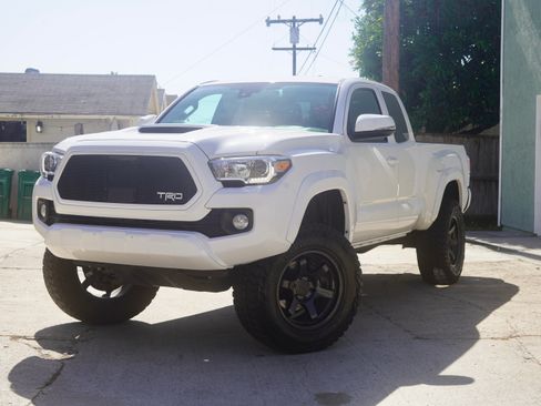 Used 2022 Toyota Tacoma TRD Sport image 1