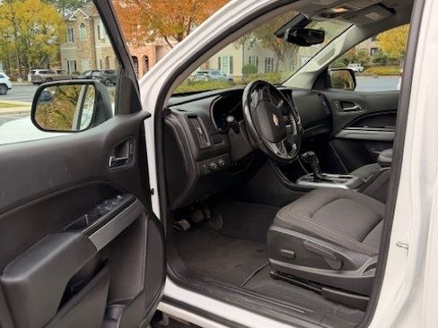 Used 2019 Chevrolet Colorado LT w/ Colorado RST Special Edition image 8