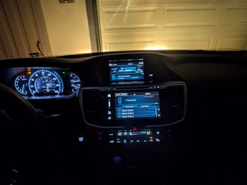 Used 2016 Honda Accord EX image 12