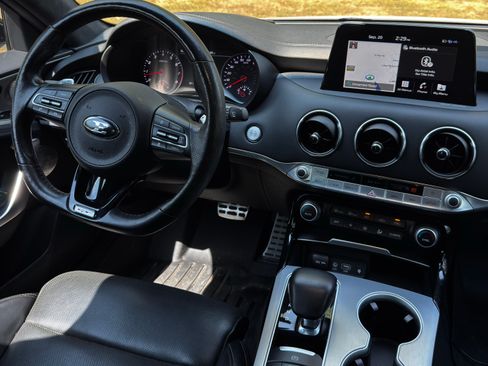 Used 2018 Kia Stinger GT2 image 22