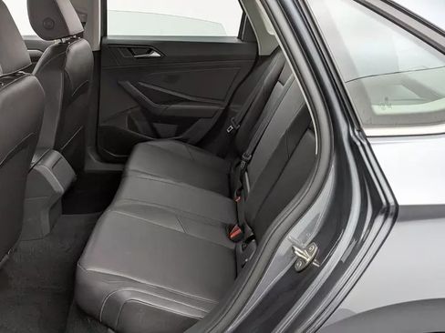 Used 2019 Volkswagen Jetta SE w/ Cold Weather Package image 16