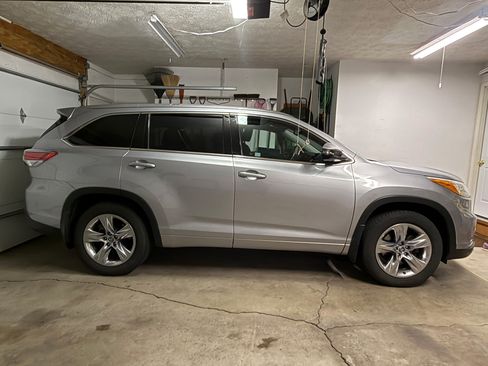 Used 2016 Toyota Highlander Limited image 2