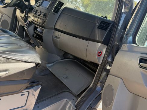 Used 2018 Mercedes-Benz Sprinter 2500 image 25