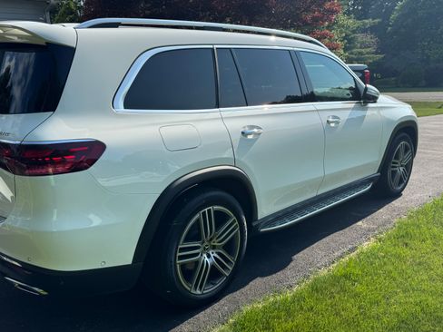 Used 2024 Mercedes-Benz GLS 450 4MATIC image 4