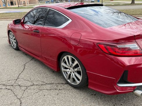 Used 2016 Honda Accord Touring image 2
