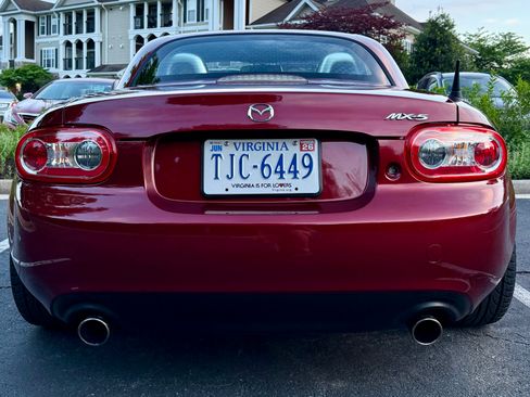 Used 2012 MAZDA MX-5 Miata Grand Touring RWD image 8