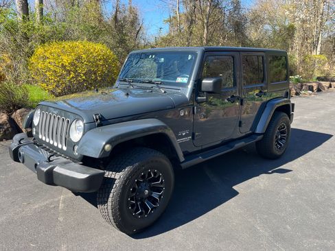 Used 2017 Jeep Wrangler Unlimited Sahara w/ Connectivity Group image 2