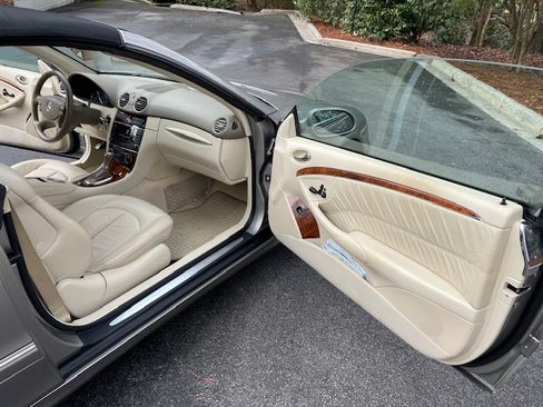 Used 2009 Mercedes-Benz CLK 350 Cabriolet image 4