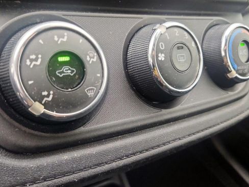 Used 2017 Toyota RAV4 LE image 8