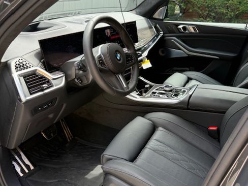 Used 2026 BMW X5 M60i image 6