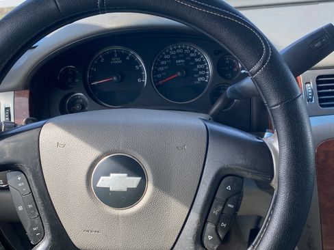 Used 2007 Chevrolet Suburban LTZ w/ LTZ Preferred Equipment Group image 5