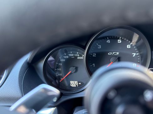 Used 2021 Porsche 718 Boxster RWD image 11