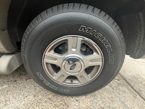 Used 2004 Ford Expedition Eddie Bauer image 4