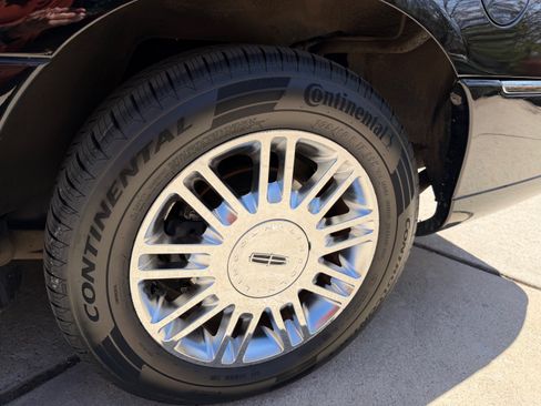 Used 2008 Lincoln Town Car Signature Limited image 15