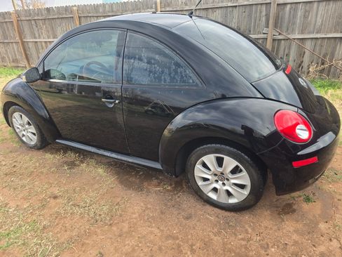 Used 2009 Volkswagen Beetle Coupe image 2