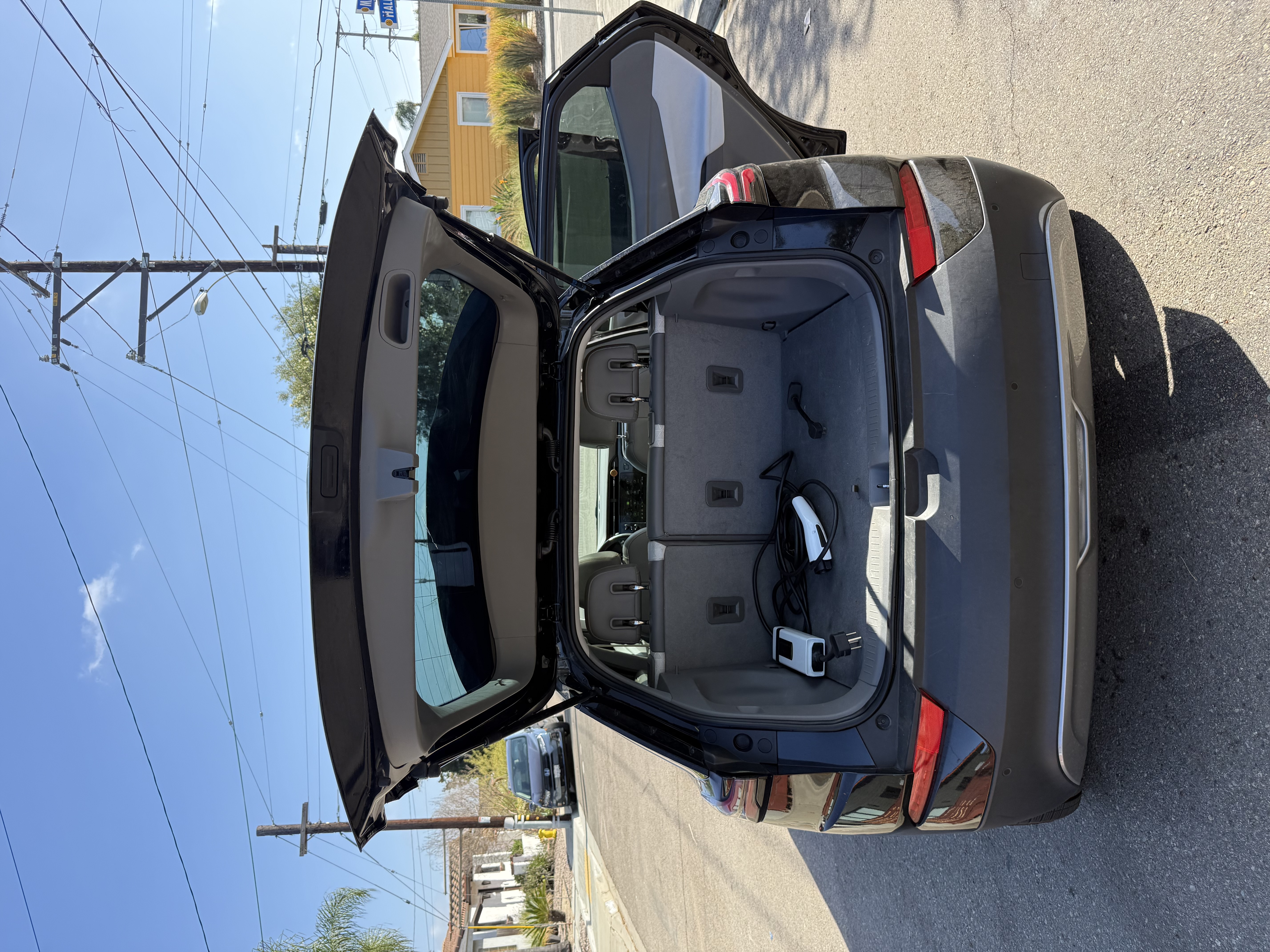 Used 2023 Chevrolet Bolt EUV Premier w/ Sun & Sound Package FWD image 9