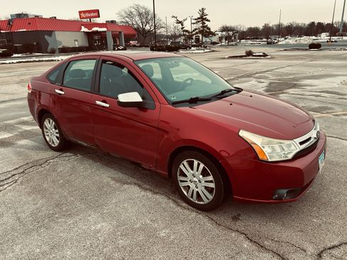 Used 2010 Ford Focus SEL image 4