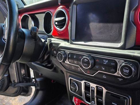 Used 2023 Jeep Gladiator Rubicon w/ Cold Weather Group image 8