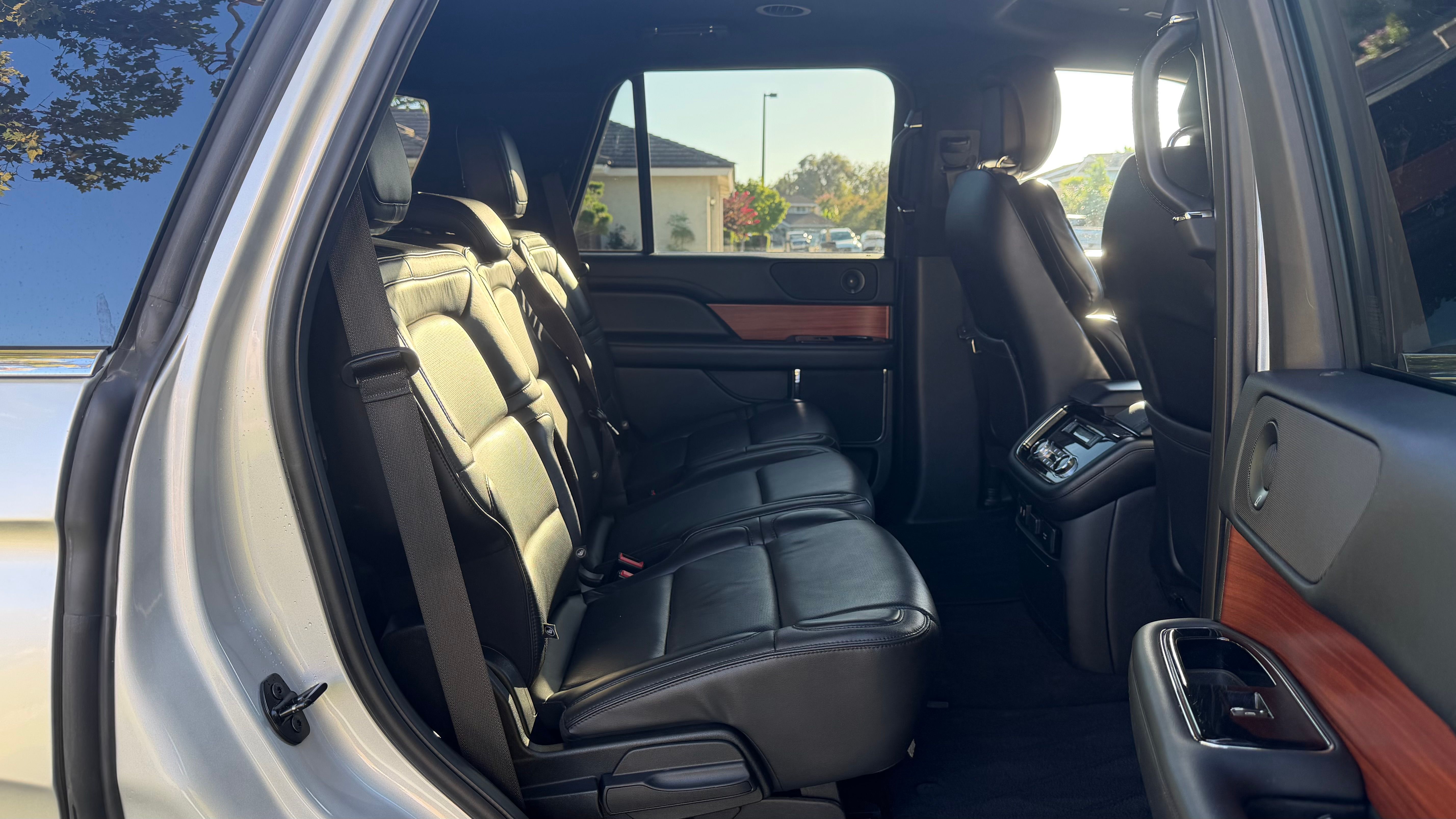 Used 2018 Lincoln Navigator Select w/ Technology Package AWD/4WD image 15