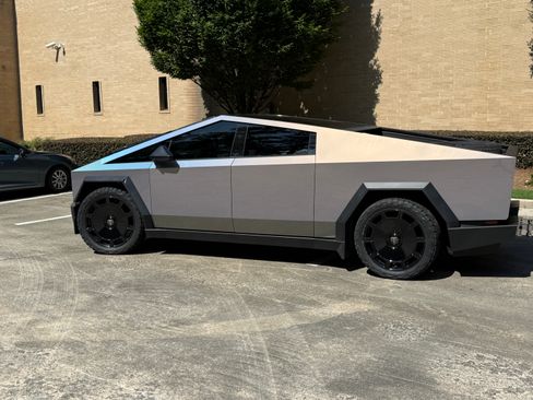 Used 2025 Tesla Cybertruck AWD Crew Cab image 8