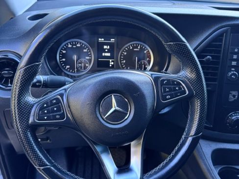 Used 2022 Mercedes-Benz Metris image 9