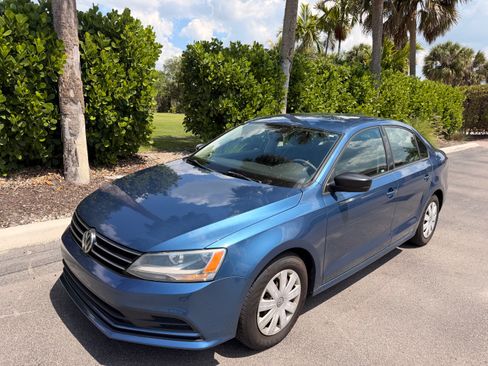 Used 2016 Volkswagen Jetta S image 2