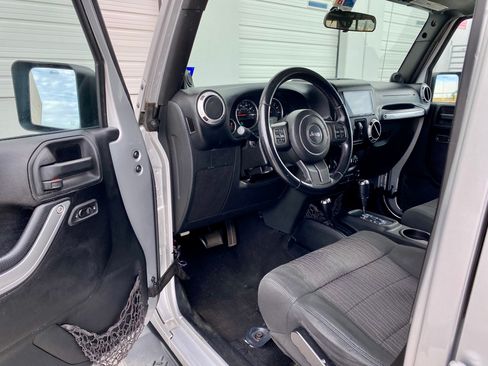 Used 2012 Jeep Wrangler Unlimited Sahara w/ Connectivity Group image 11