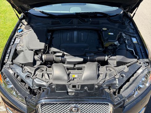 Used 2012 Jaguar XF RWD image 13
