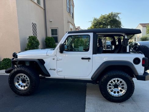 Used 2019 Jeep Wrangler Sport image 9