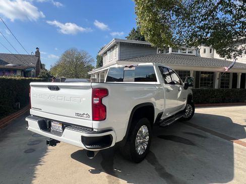 Used 2021 Chevrolet Silverado 2500 High Country w/ Z71 Off-Road Package image 4