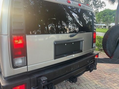 Used 2005 HUMMER H2 w/ Preferred Equipment Group image 24