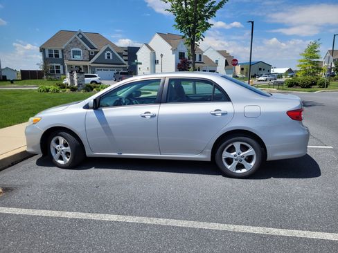 Used 2012 Toyota Corolla LE w/ Premium Pkg FWD image 2