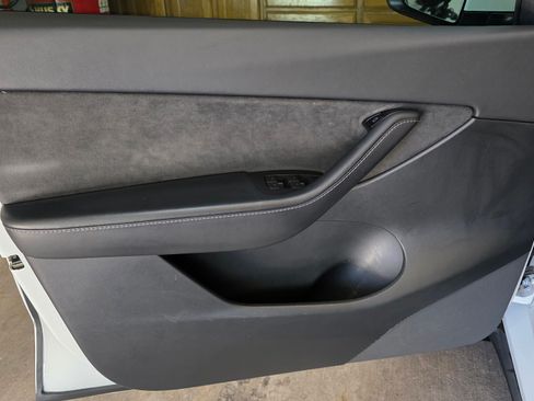 Used 2022 Tesla Model Y Performance image 28