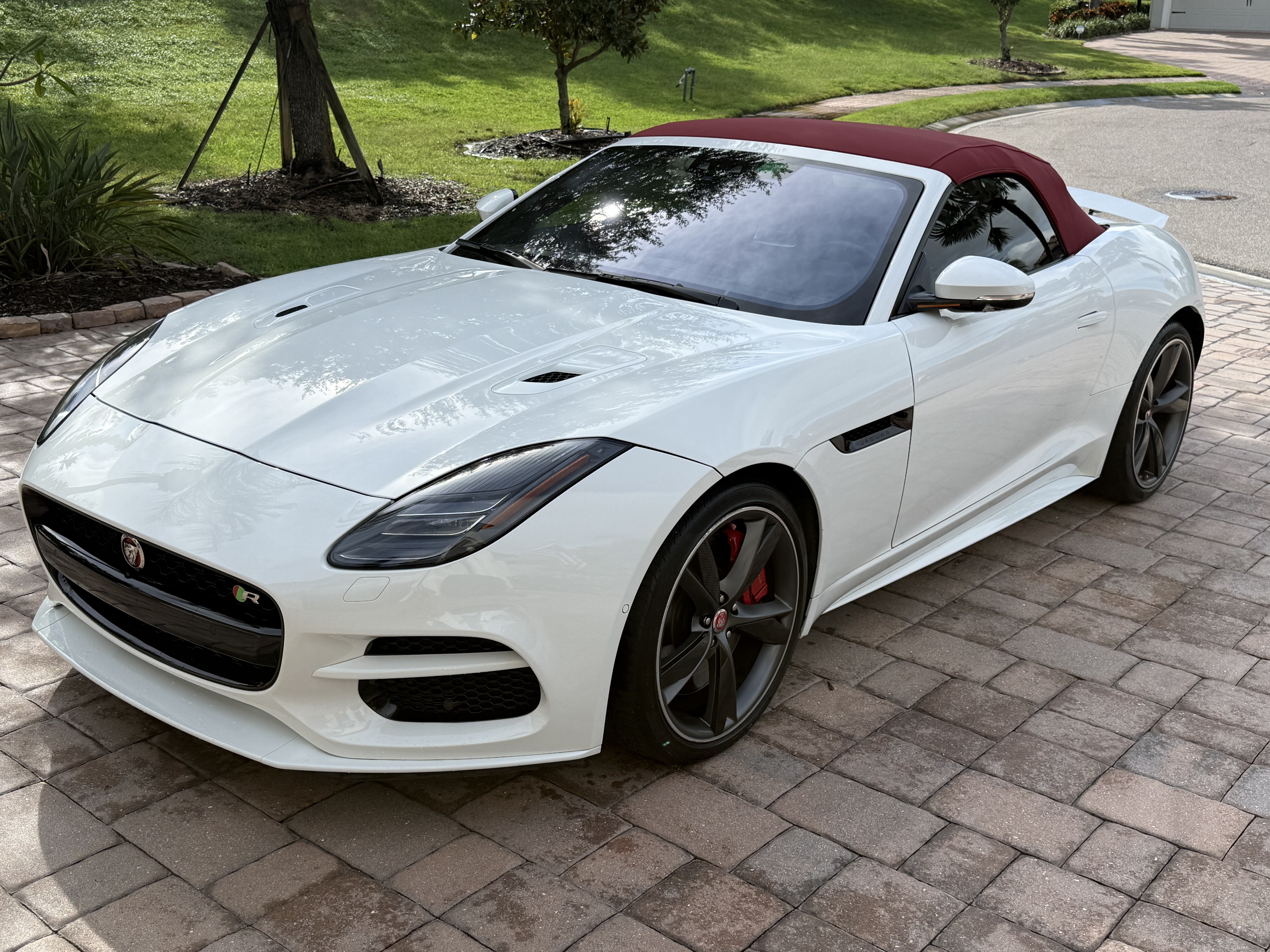 Used 2019 Jaguar F-TYPE R AWD/4WD image 4