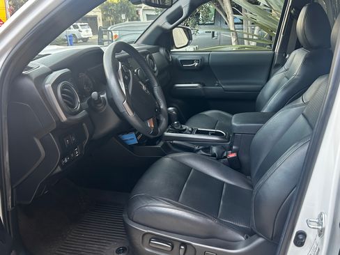 Used 2022 Toyota Tacoma TRD Sport w/ TRD Premium Sport Package image 6