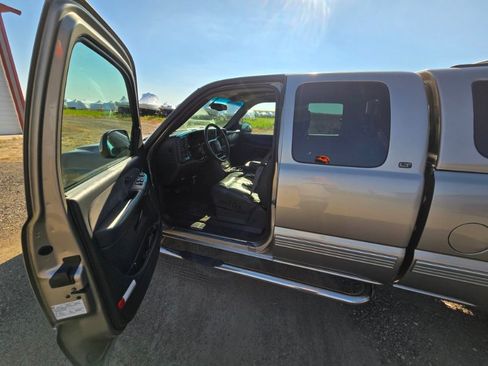 Used 2000 Chevrolet Silverado 2500 LT image 8