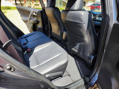 Used 2018 Toyota RAV4 SE w/ Power Extra Value Package image 20