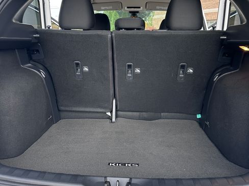 Used 2023 Nissan Kicks SV image 4