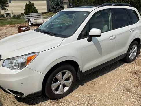 Used 2015 Subaru Forester 2.5i Premium w/ All-Weather Package AWD/4WD image 4