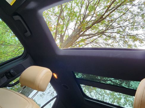 Used 2017 Ford Explorer Limited w/ Equipment Group 301A image 12